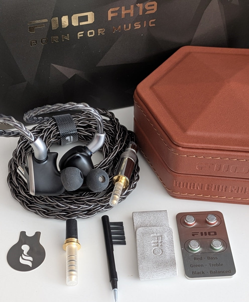 Fiio FH19 accessories with box, hands on 